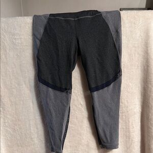 Calia XL 7/8 leggings. Dark grey/light grey/lavender color. No pockets